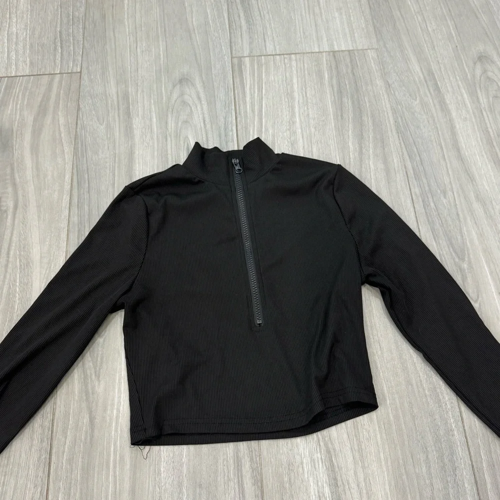 Black cropped, quarter zip from SHEIN! Size medium! - Picture 1 of 1